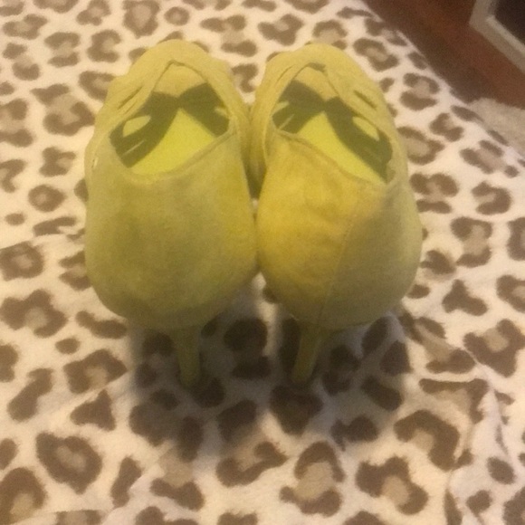 Shoes - Picture 2 of 8